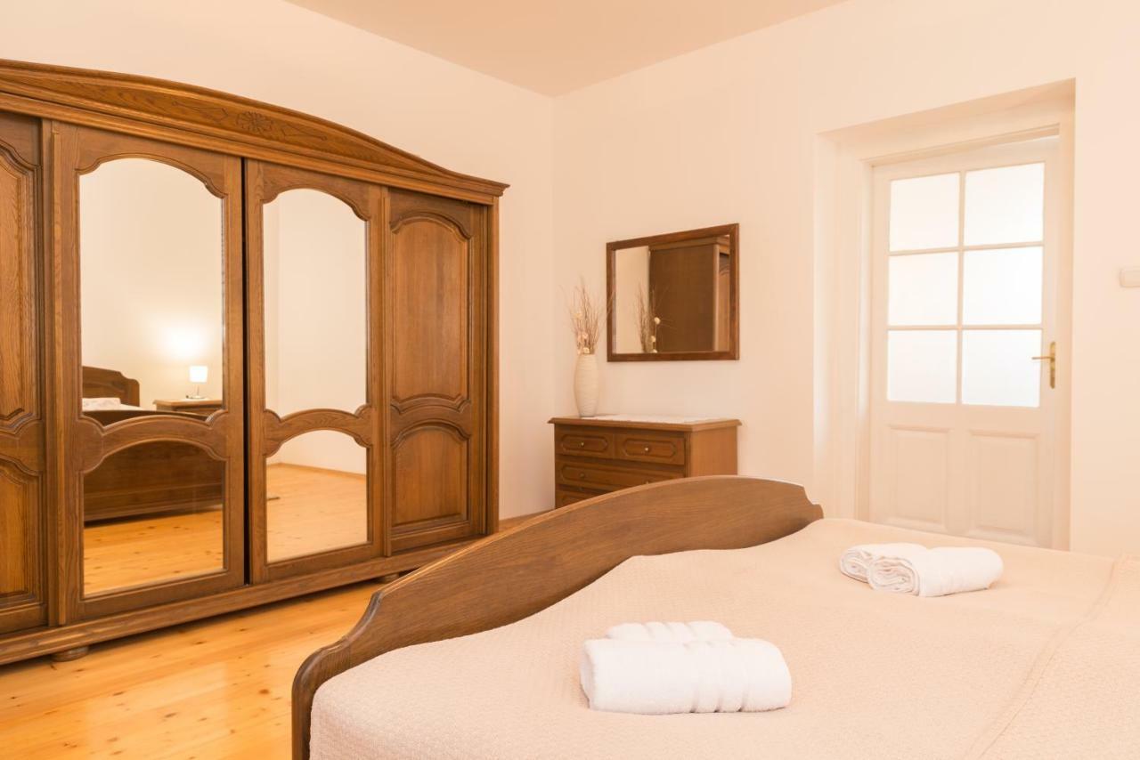 Apartment Tri Mudraca Karanac 外观 照片